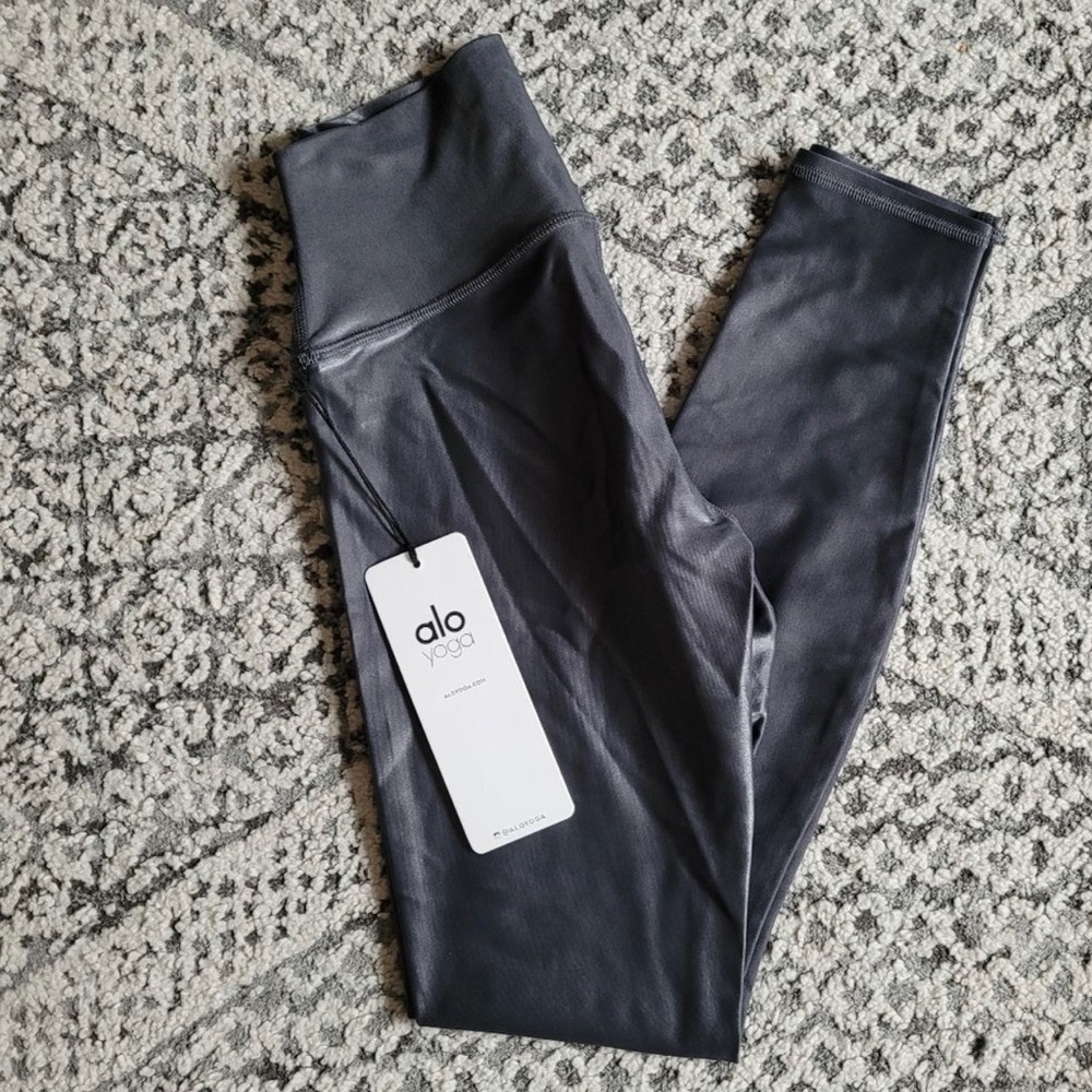 NWT Alo Yoga High Waist Shine Legging Size Small in Anthracite Shine!